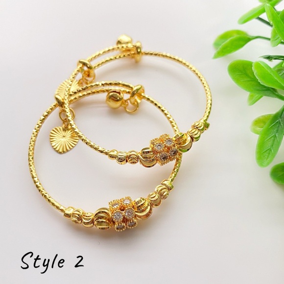 Baby gold bangles, toddler baby bracelet, bracelet for girl, gift for baby - Picture 3 of 7